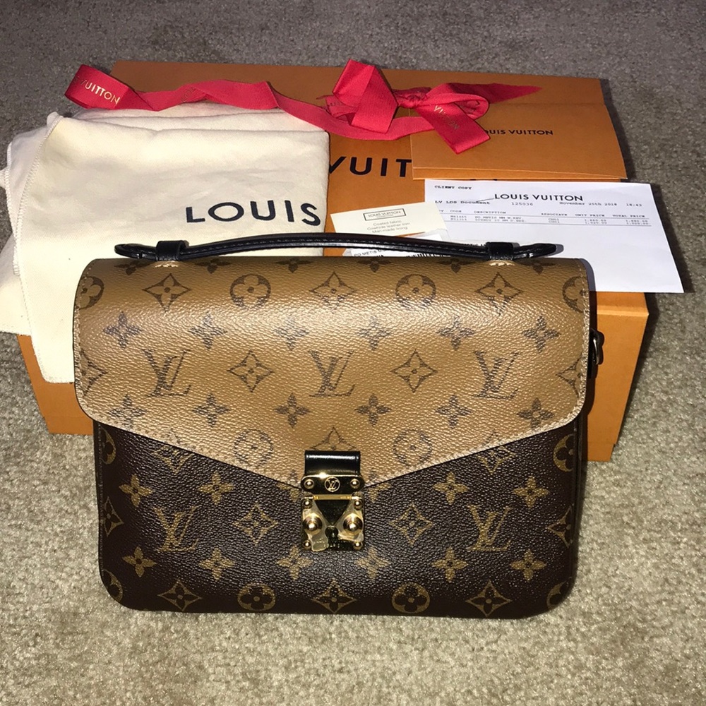**SOLD***  Louis Vuitton Pochete metis reverse